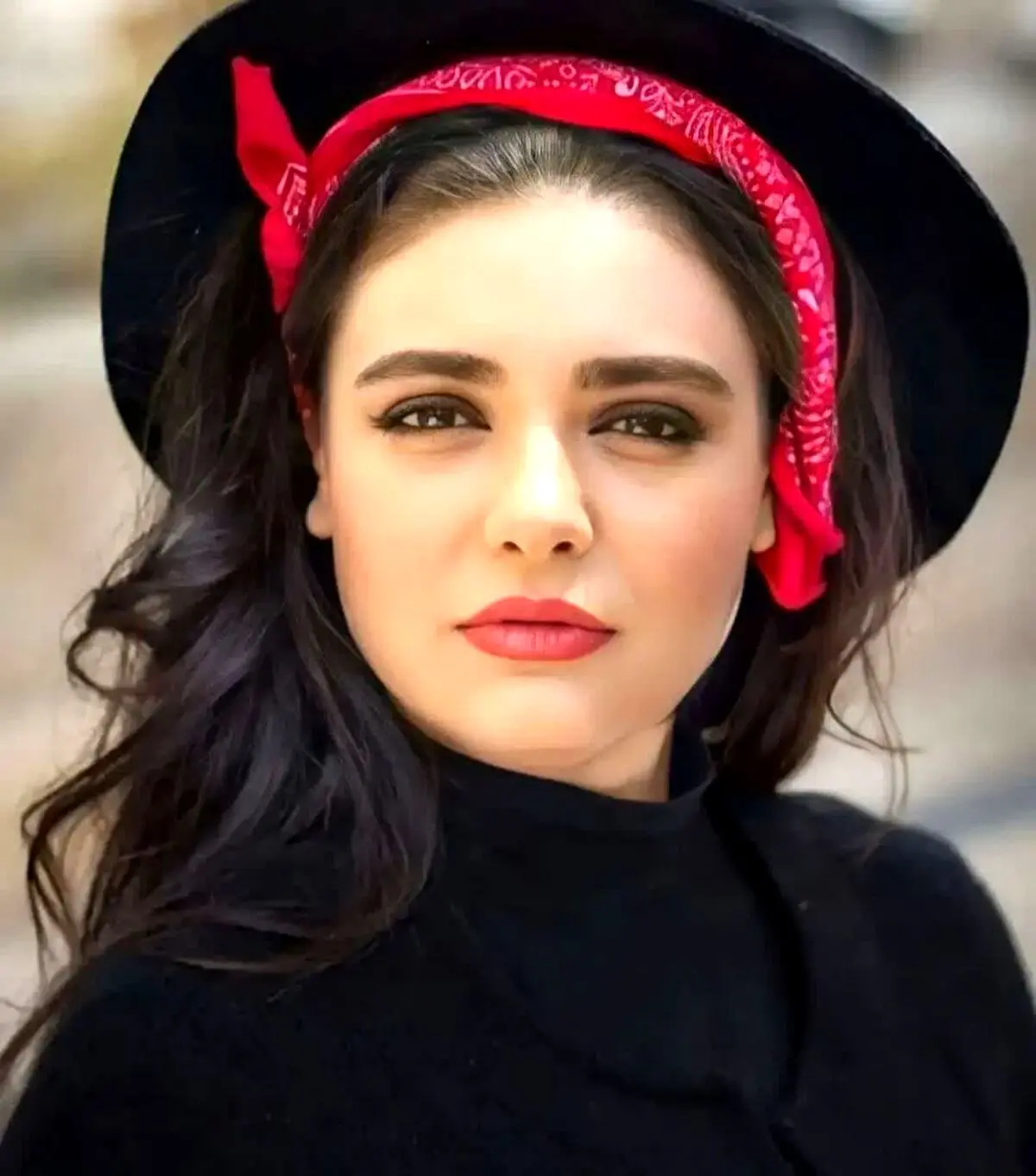 همسر لیندا کیانی را دیده اید؟ | لیندا کیانی در آغوش همسر