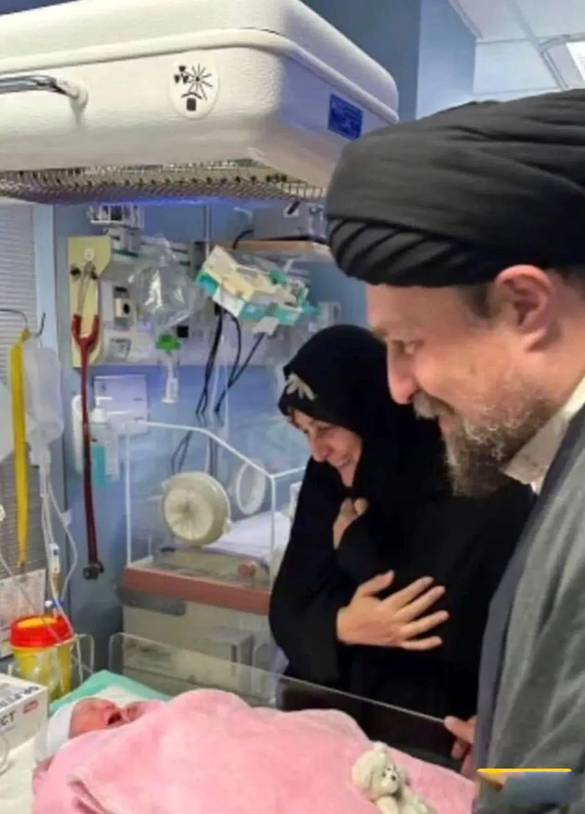 احمد خمینی از نبیره امام خمینی رونمایی کرد