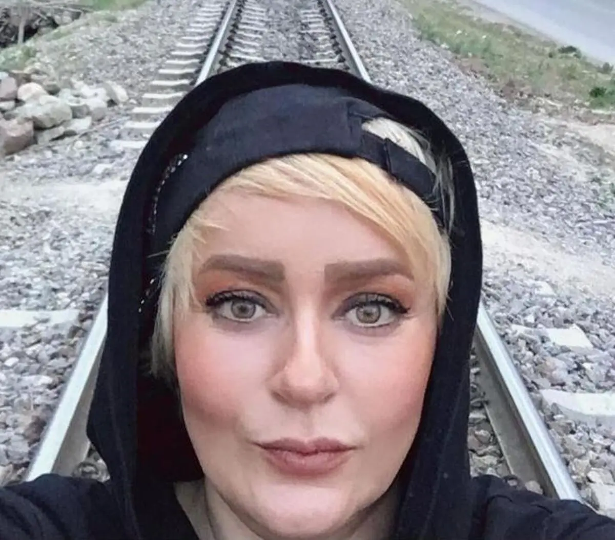 بیوگرافی نعیمه نظام دوست