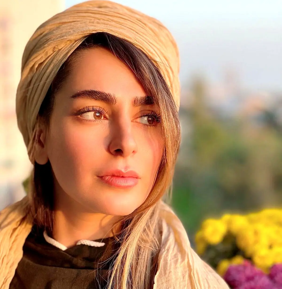 سمانه پاکدل با این همه عکس نامناسب ممنوع الکار نشد؟