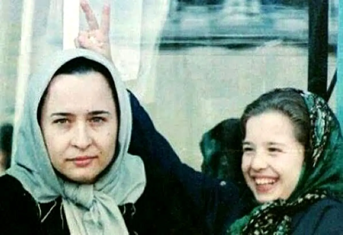 دعوای وحشتناک مهراوه شریفی نیا با آقای بازیگر روی آنتن زنده 