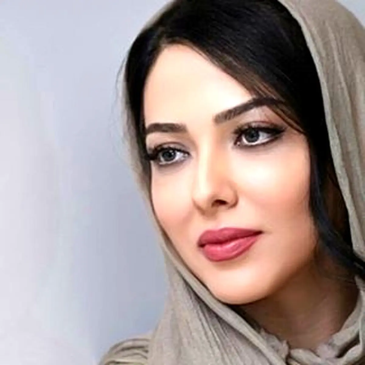 لیلا اوتادی هم پا به پای بازیگرای زن ایرانی حرکت سیاسی زد | لیلا اوتادی ممنوع الکار می شود؟ + عکس