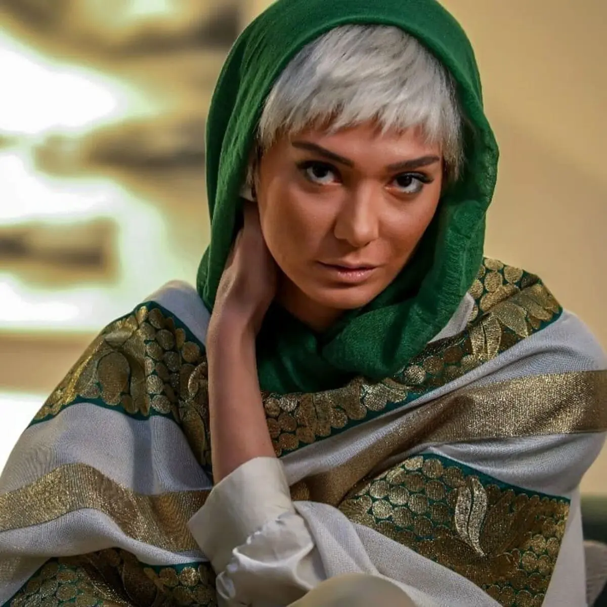 این لباسای عجیب چیه مینا وحید میپوشه؟ | مینا وحید دیگه واقعا رد داده!