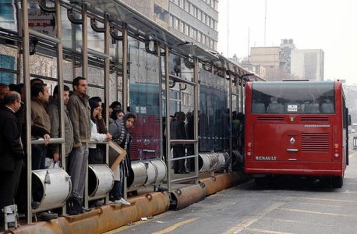 فوری: باد تهران ایستگاه اتوبوس را برد| ببینید