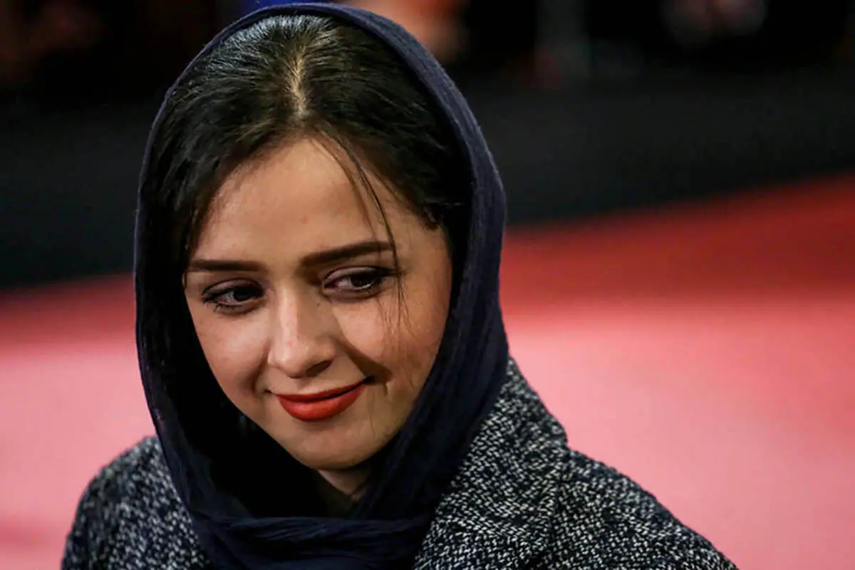 ژپون لباس ترانه علیدوستی کار دستش داد | حرکت جنجالی ترانه علیدوستی در فرش قرمز