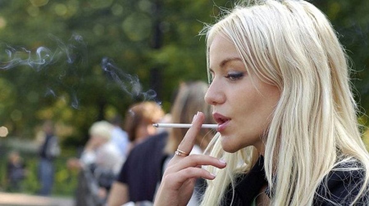 زنان با سیگار کشیدن چه بلایی سر بدن خود می آوردند؟ | عوارض ترسناک سیگار کشیدن در بانوان