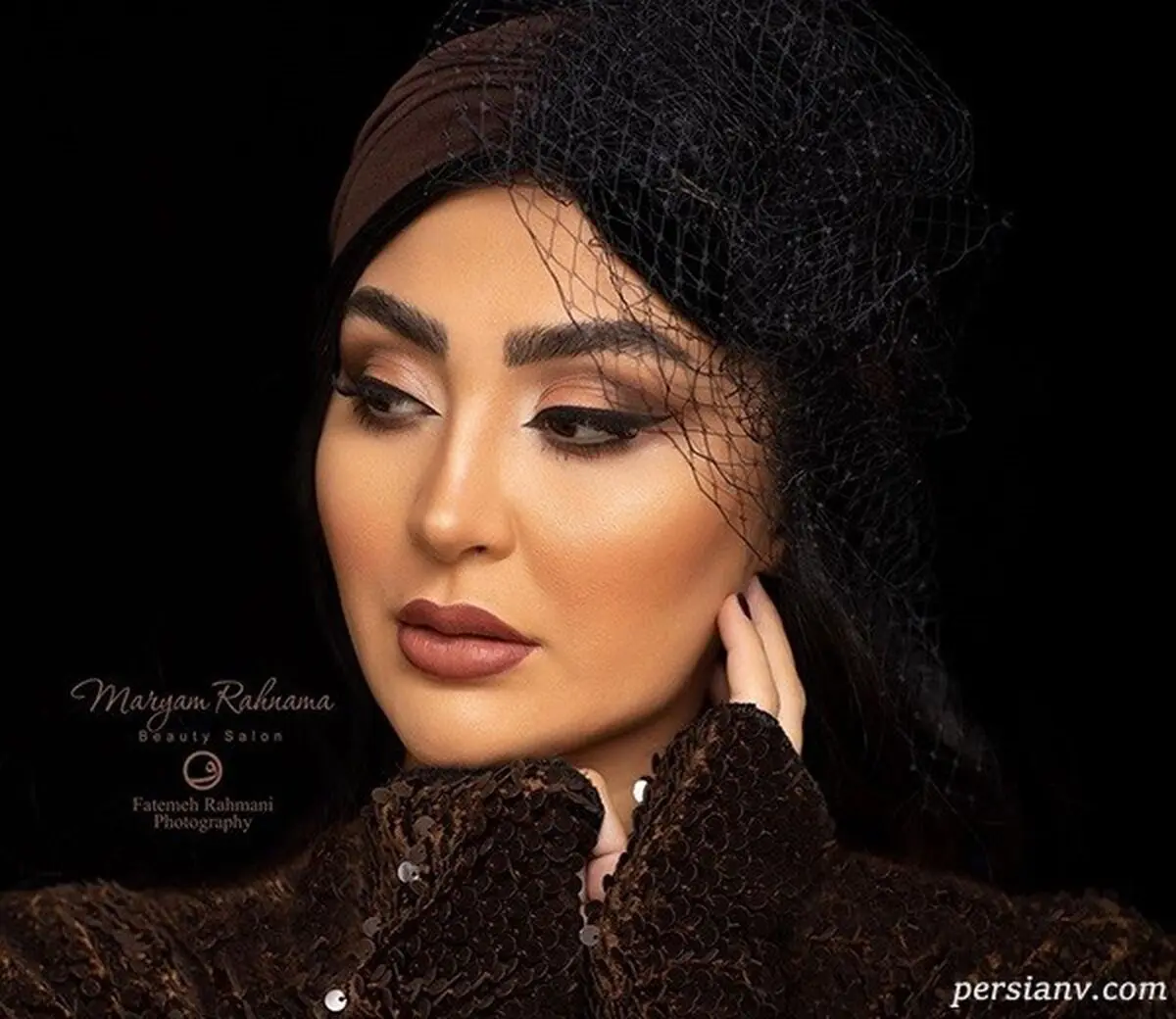  مریم معصومی در حال برف بازی