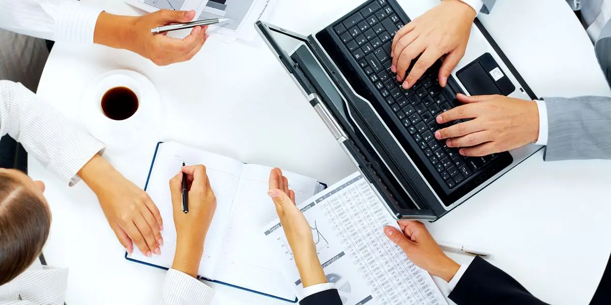 مشاوره کسب و کار مناسب برای کارخانه کیست ؟