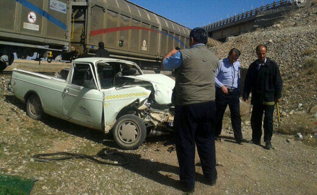 فوری: تصادف خونین قطار دو خودرو را له کرد